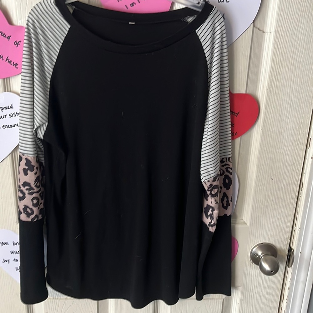 LS color block shirt. Size large. Black